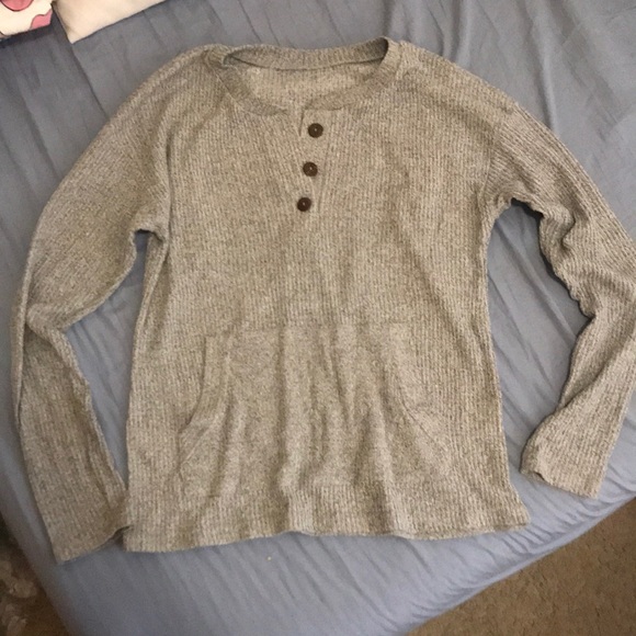 Gray half button up top with pocket - Picture 1 of 2